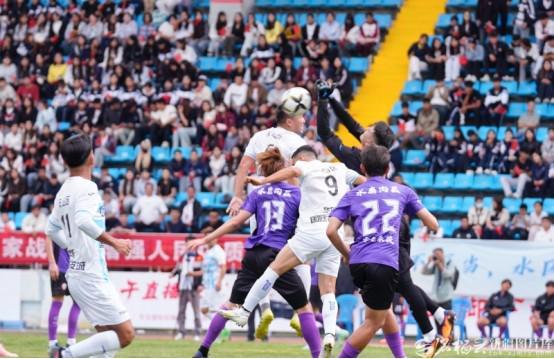 华体会平台入口-官方：新疆足球超级联赛5月至7月举办，分为南北区共14支球队