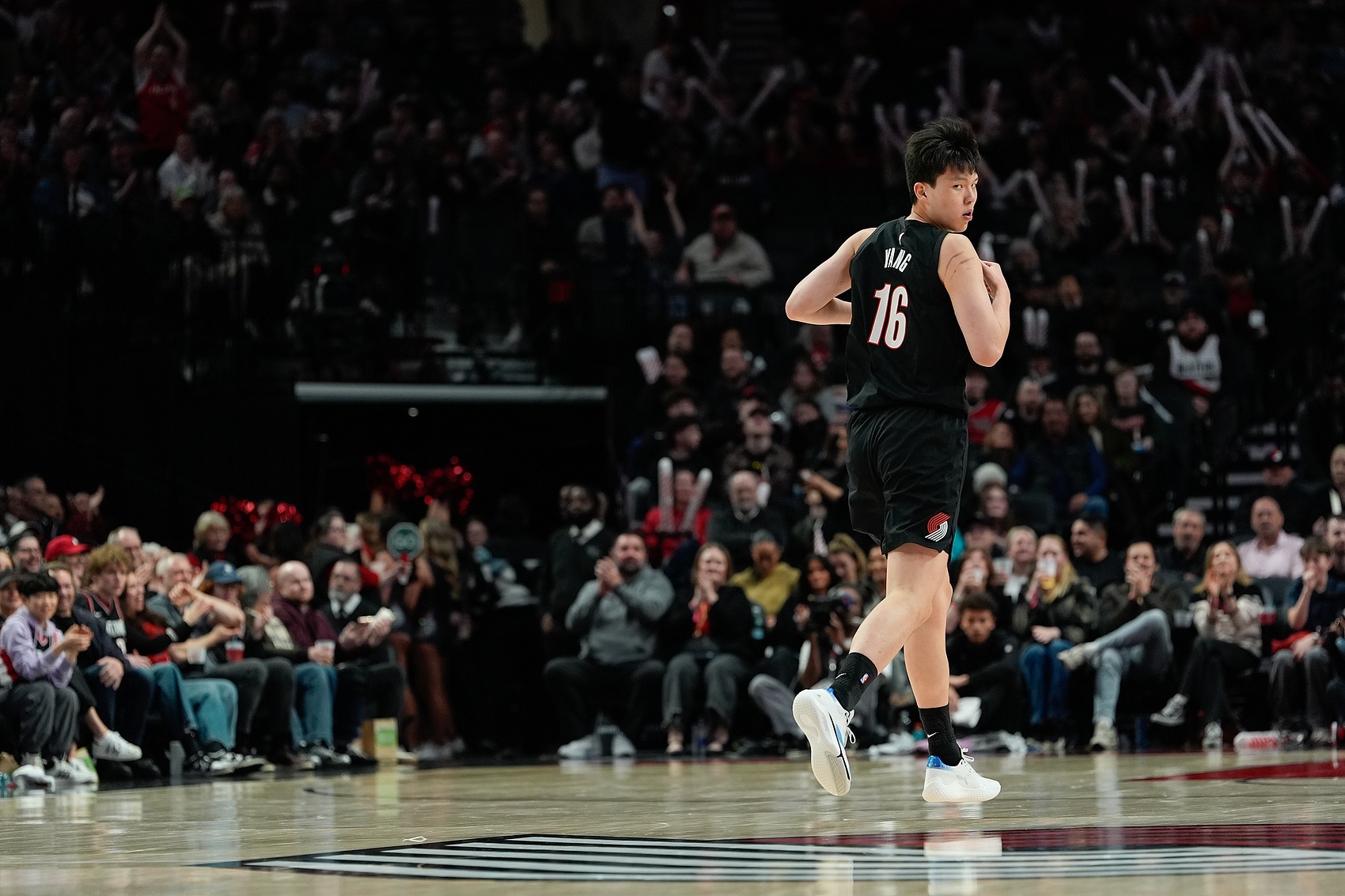 华体会体育平台-【菜鸟】杨瀚森6分4板1帽+损失2000刀 克尼佩尔失准13分&amp;三分6中1